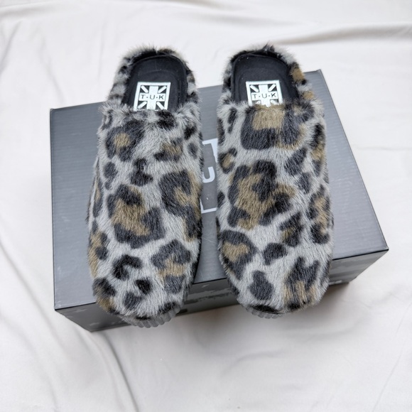 T.U.K Grey Leopard Fur Mules - Picture 5 of 10